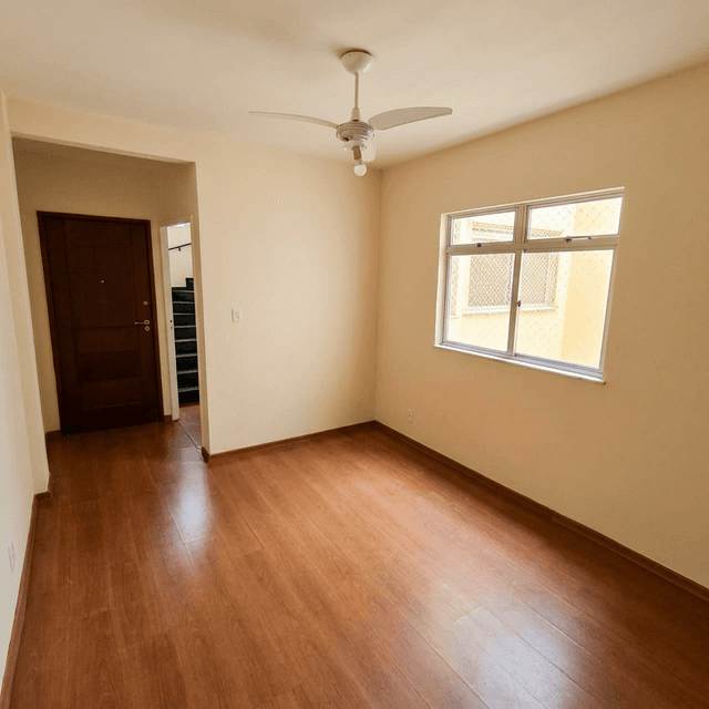 Sala de jantar e acesso ao segundo andar